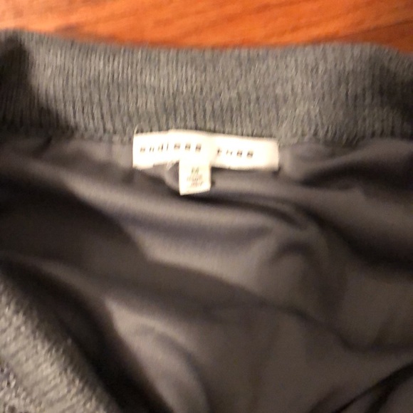 Grey fringe skirt - Picture 2 of 2